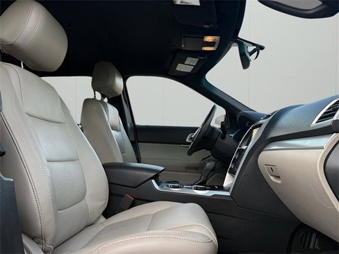 Used 2014 Ford Explorer XLT w/ Equipment Group 202A image 14