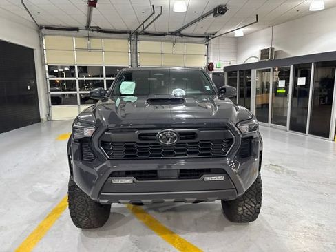 Used 2026 Toyota Tacoma TRD Off-Road AWD/4WD image 3
