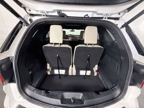 Used 2018 Ford Explorer XLT w/ Equipment Group 202A AWD/4WD image 35
