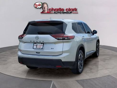 Used 2024 Nissan Rogue SV FWD image 5