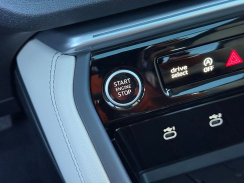 New 2025 Audi Q5 2.0T Premium image 30