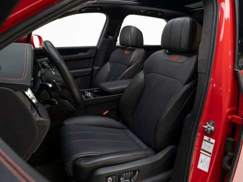 Used 2019 Bentley Bentayga V8 image 3