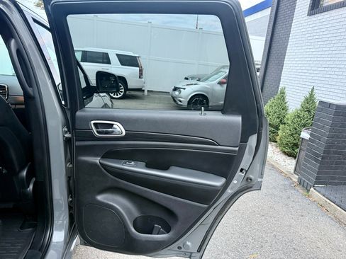 Used 2020 Jeep Grand Cherokee Altitude image 21