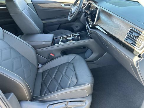 New 2026 Volkswagen Atlas SE FWD image 8