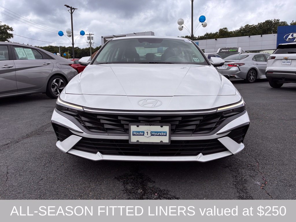 Certified 2025 Hyundai Elantra Limited FWD image 2