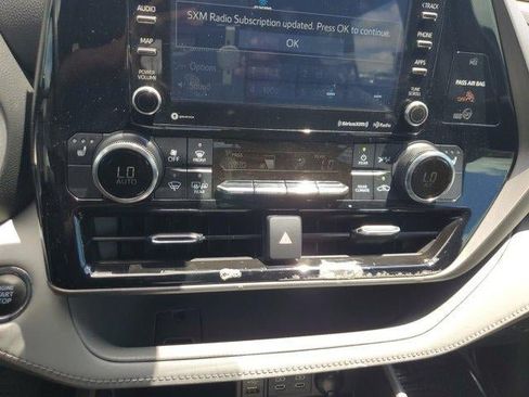 Used 2022 Toyota Highlander XLE FWD image 26