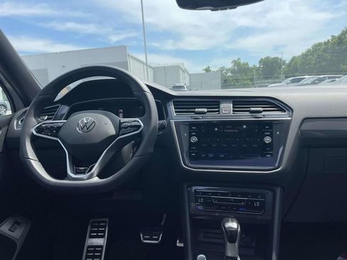 Certified 2022 Volkswagen Tiguan SE R-Line FWD image 15