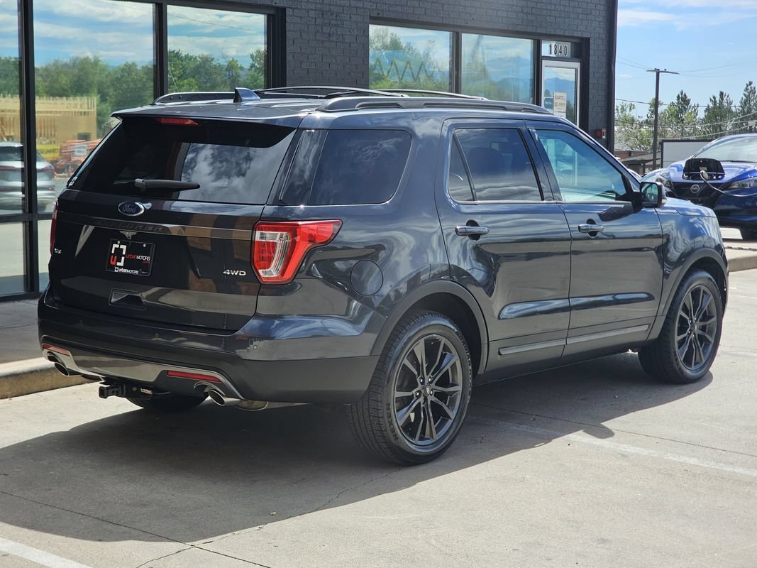 Used 2017 Ford Explorer XLT w/ Equipment Group 202A AWD/4WD image 10