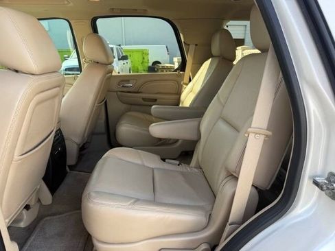 Used 2012 Cadillac Escalade Luxury RWD image 15