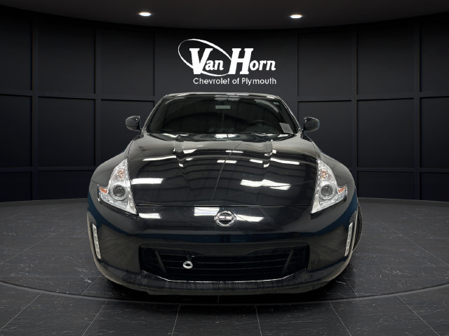 Used 2016 Nissan 370Z Coupe RWD image 2