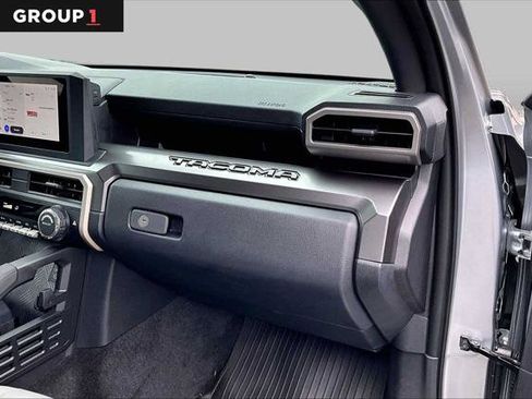 Certified 2025 Toyota Tacoma SR5 AWD/4WD image 19