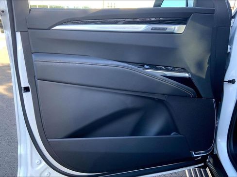 Used 2025 Cadillac Escalade ESV Sport w/ Touring Package image 21