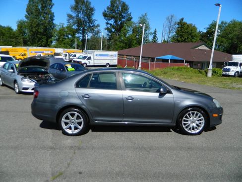 Used 2008 Volkswagen Jetta Wolfsburg Edition FWD image 9
