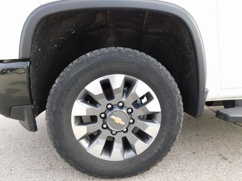 Used 2023 Chevrolet Silverado 2500 Custom image 13