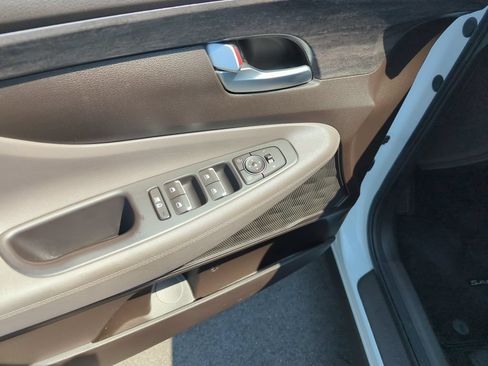 Used 2020 Hyundai Santa Fe SEL FWD image 19