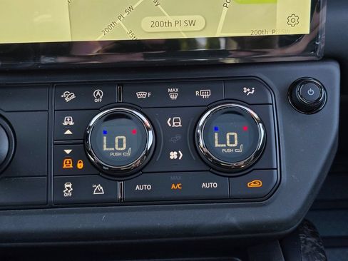 New 2026 Land Rover Defender 110 OCTA AWD/4WD image 23