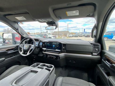 Used 2024 Chevrolet Silverado 2500 LT AWD/4WD image 36