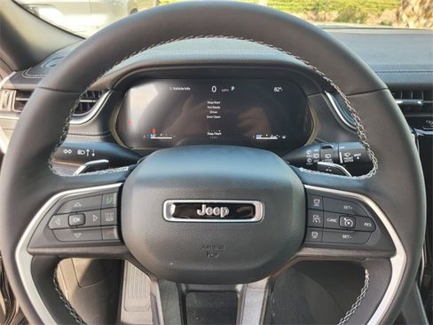 New 2025 Jeep Grand Cherokee L Limited image 29