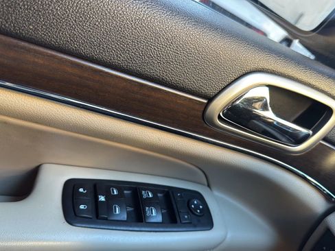 Used 2017 Jeep Grand Cherokee Limited image 21