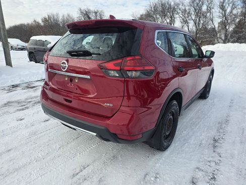 Used 2017 Nissan Rogue S image 2