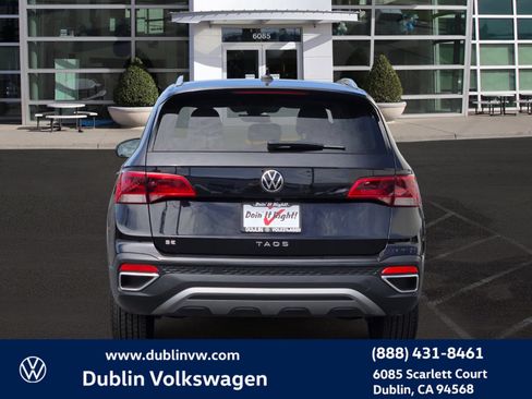 Certified 2023 Volkswagen Taos SE w/ Panoramic Sunroof Package FWD image 5