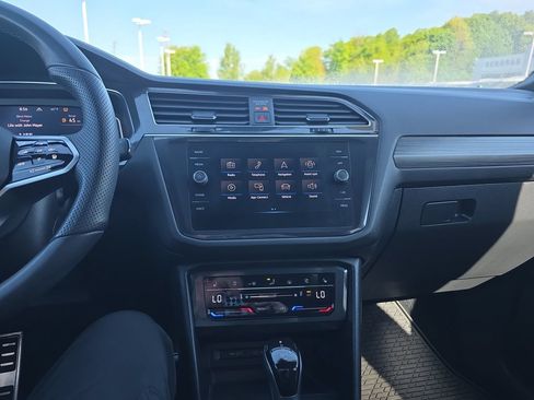 Used 2022 Volkswagen Tiguan SEL R-Line AWD/4WD image 29