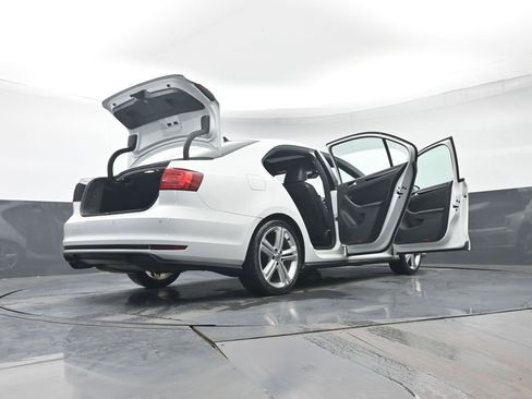 Used 2017 Volkswagen Jetta GLI image 46