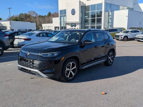New 2026 Volkswagen Tiguan SE image 7