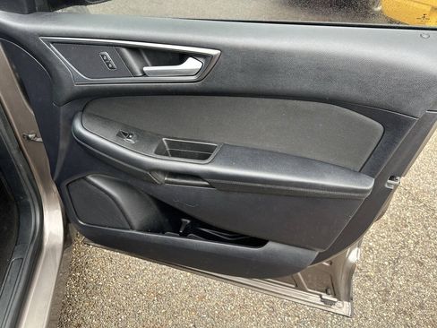 Used 2019 Ford Edge SE FWD image 22
