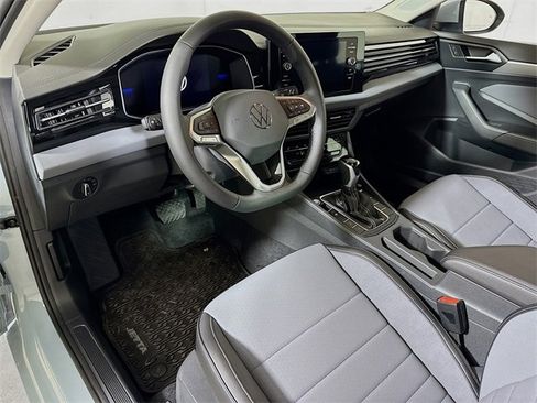 New 2025 Volkswagen Jetta SE image 5