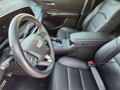 Used 2025 Cadillac XT4 Sport w/ Cold Weather Package image 12