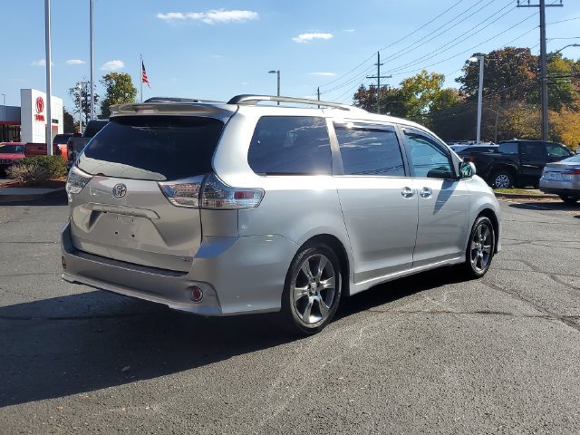 Used 2015 Toyota Sienna SE FWD image 4