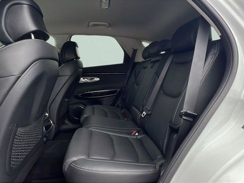 Certified 2025 Genesis GV70 2.5T AWD/4WD image 10