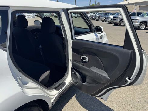 Used 2016 Kia Soul FWD image 16