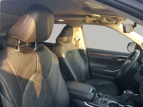 Used 2020 Toyota Highlander Platinum image 15
