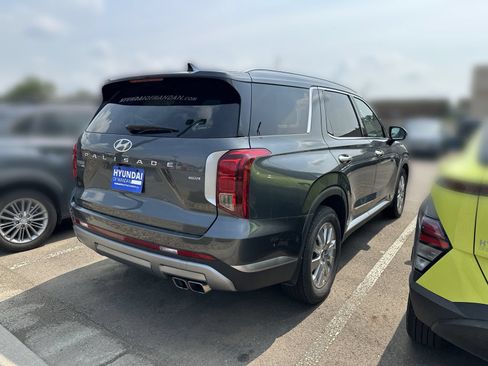 Used 2023 Hyundai Palisade SEL AWD/4WD image 3