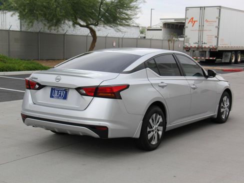 Used 2024 Nissan Altima 2.5 S FWD image 5