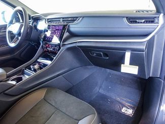 New 2025 Jeep Grand Cherokee Altitude video 2