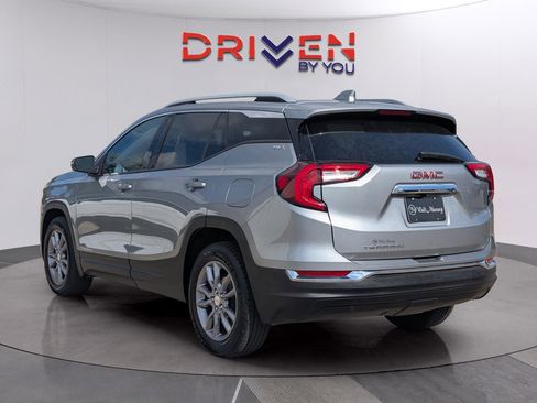 Used 2024 GMC Terrain SLT image 3