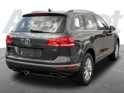 Used 2016 Volkswagen Touareg Sport AWD/4WD image 3