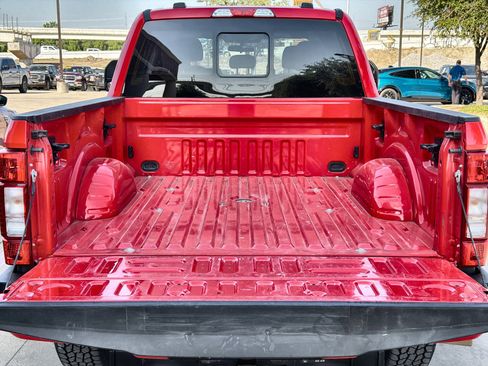 Certified 2022 Ford F250 XLT w/ Black Appearance Package AWD/4WD image 23