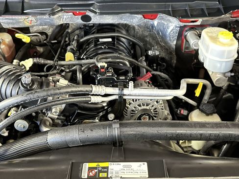 Used 2018 RAM 2500 Tradesman w/ Chrome Appearance Group image 31