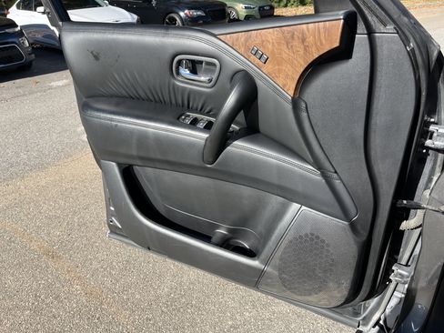 Used 2023 Nissan Armada SL w/ Captain's Chairs Package image 20