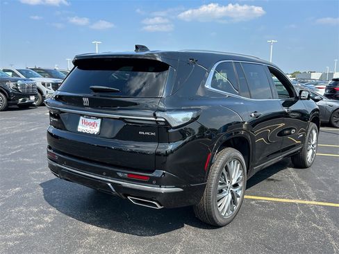 New 2026 Buick Enclave Avenir image 8