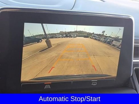 Used 2022 GMC Yukon XL SLE AWD/4WD image 12