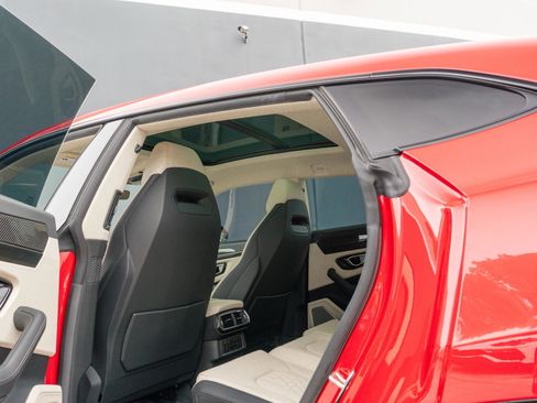 Used 2023 Lamborghini Urus S AWD/4WD image 70
