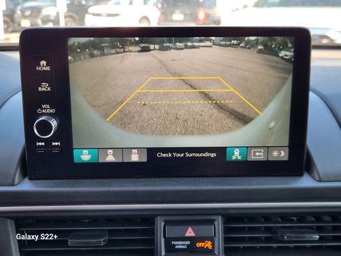 Used 2025 Honda Pilot Touring image 14
