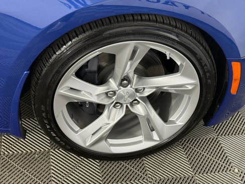 Used 2022 Chevrolet Camaro LT w/ RS Package image 10