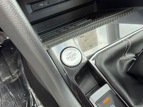 New 2026 Volkswagen Taos SE FWD image 22
