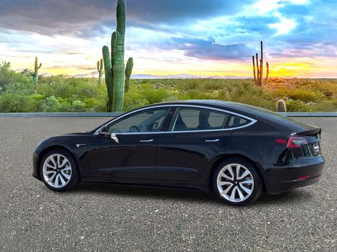 Used 2019 Tesla Model 3 Standard Range Plus image 4